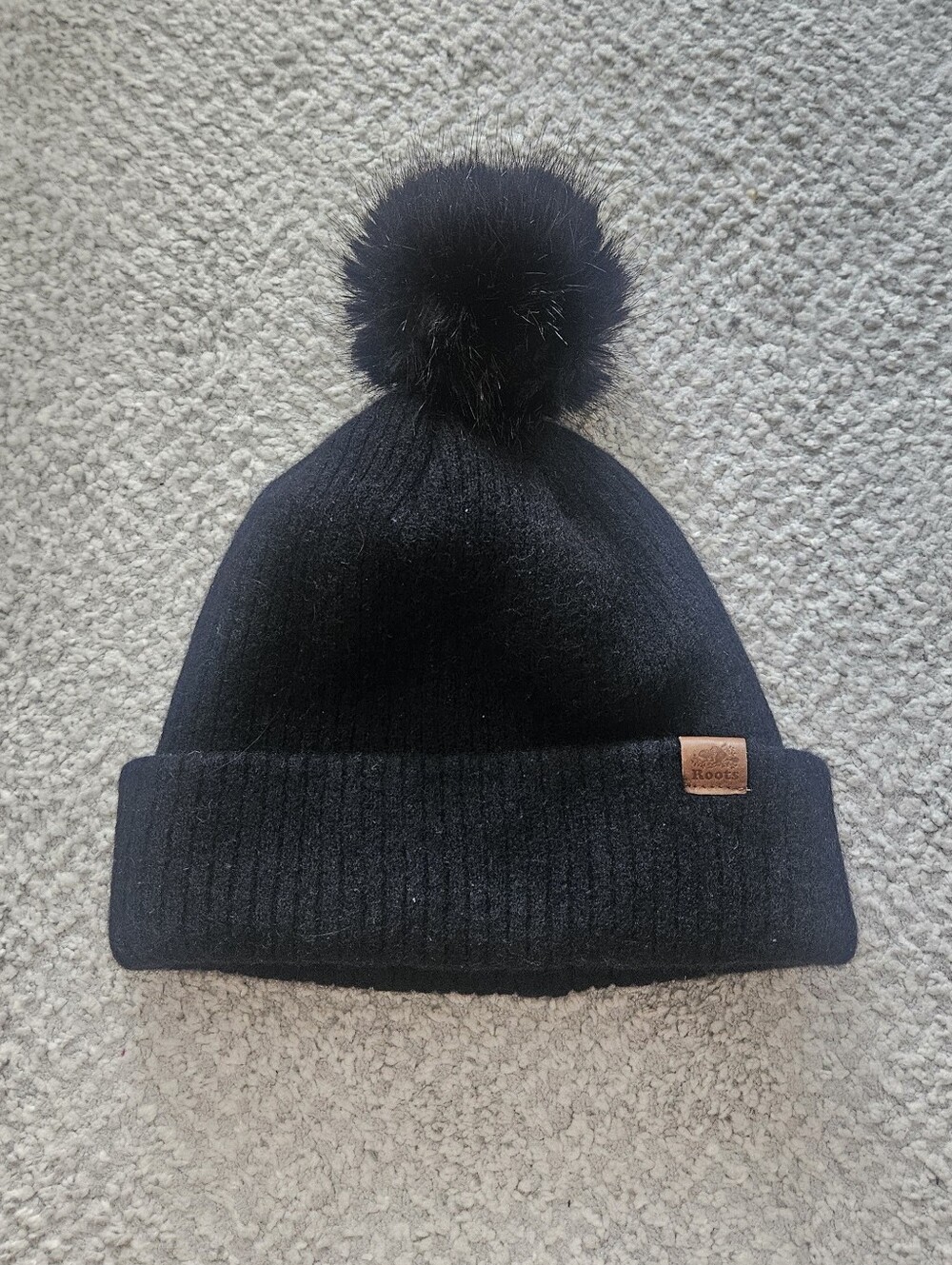 ROOTS Black Hat Toque Pom Pom 100% Wool